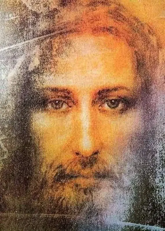 True face of Jesus in Shroud of Turin and Divine Mercy Image